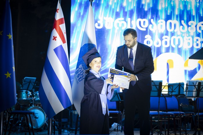 ბათუმის სახელმწიფო უნივერსიტეტში კურსდამთავრებულთა გაცილების 88-ე საზეიმო ცერემონია გაიმართა