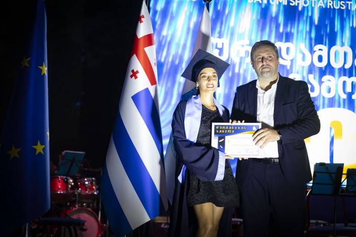 ბათუმის სახელმწიფო უნივერსიტეტში კურსდამთავრებულთა გაცილების 88-ე საზეიმო ცერემონია გაიმართა