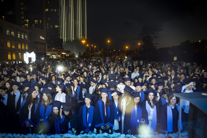 ბათუმის სახელმწიფო უნივერსიტეტში კურსდამთავრებულთა გაცილების 88-ე საზეიმო ცერემონია გაიმართა