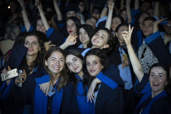 ბათუმის სახელმწიფო უნივერსიტეტში კურსდამთავრებულთა გაცილების 88-ე საზეიმო ცერემონია გაიმართა