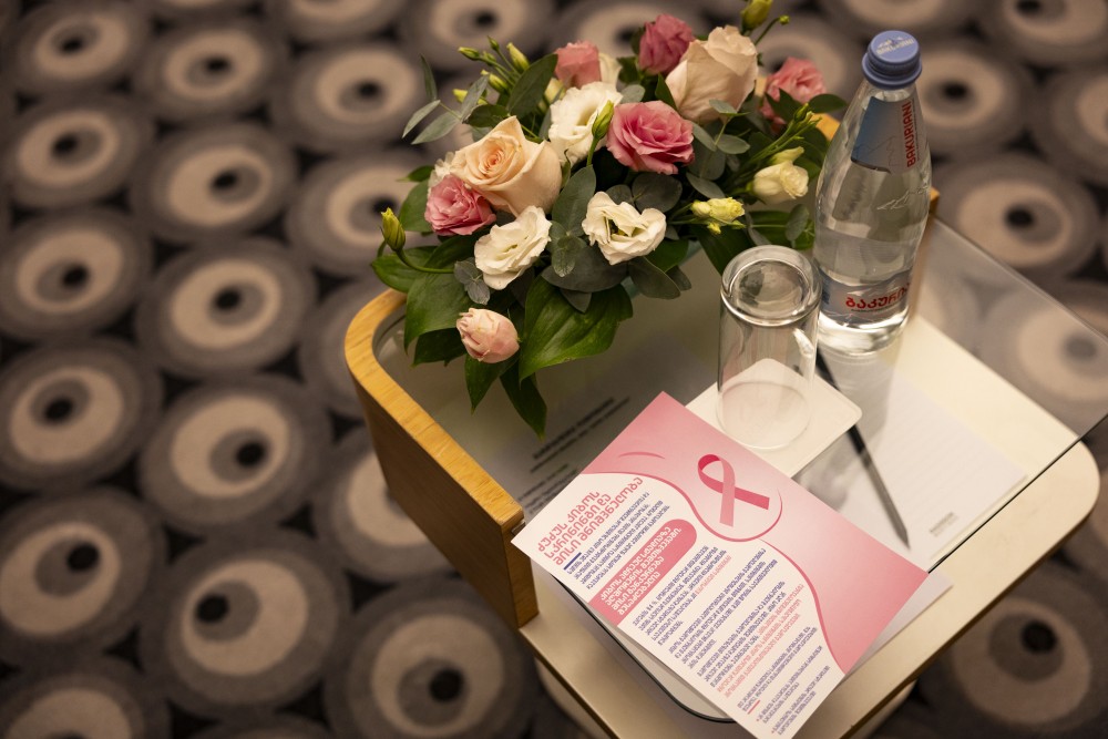 „ვარდისფერი ოქტომბერი“ - საინფორმაციო შეხვედრა ქალთა ჯანმრთელობის შესახებ