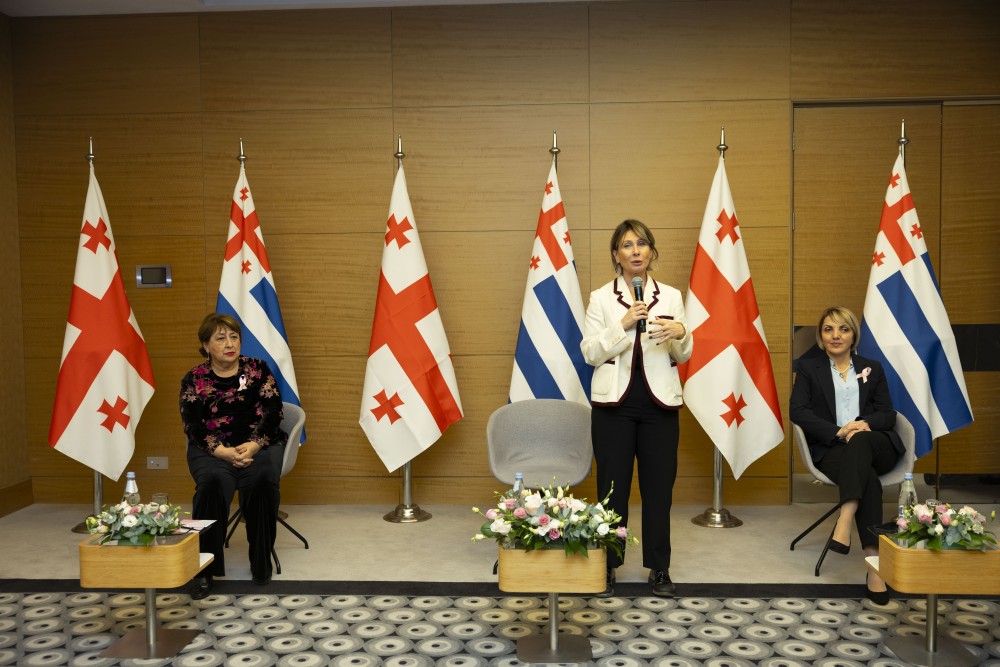 „ვარდისფერი ოქტომბერი“ - საინფორმაციო შეხვედრა ქალთა ჯანმრთელობის შესახებ