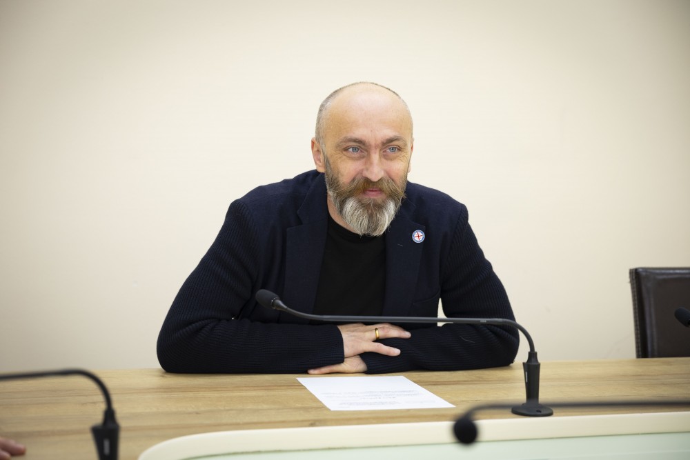 კომიტეტმა მხარი დაუჭირა ვახტანგ ბერიძისა და მამუკა თურმანიძისთვის უმაღლესი საბჭოს წევრის უფლებამოსილების ვადამდე შეწყვეტას