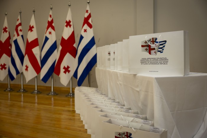 კონკურსებსა და საგნობრივ ოლიმპიადებში გამარჯვებულთა დაჯილდოება