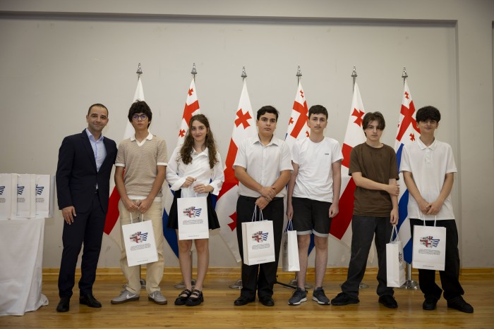 კონკურსებსა და საგნობრივ ოლიმპიადებში გამარჯვებულთა დაჯილდოება