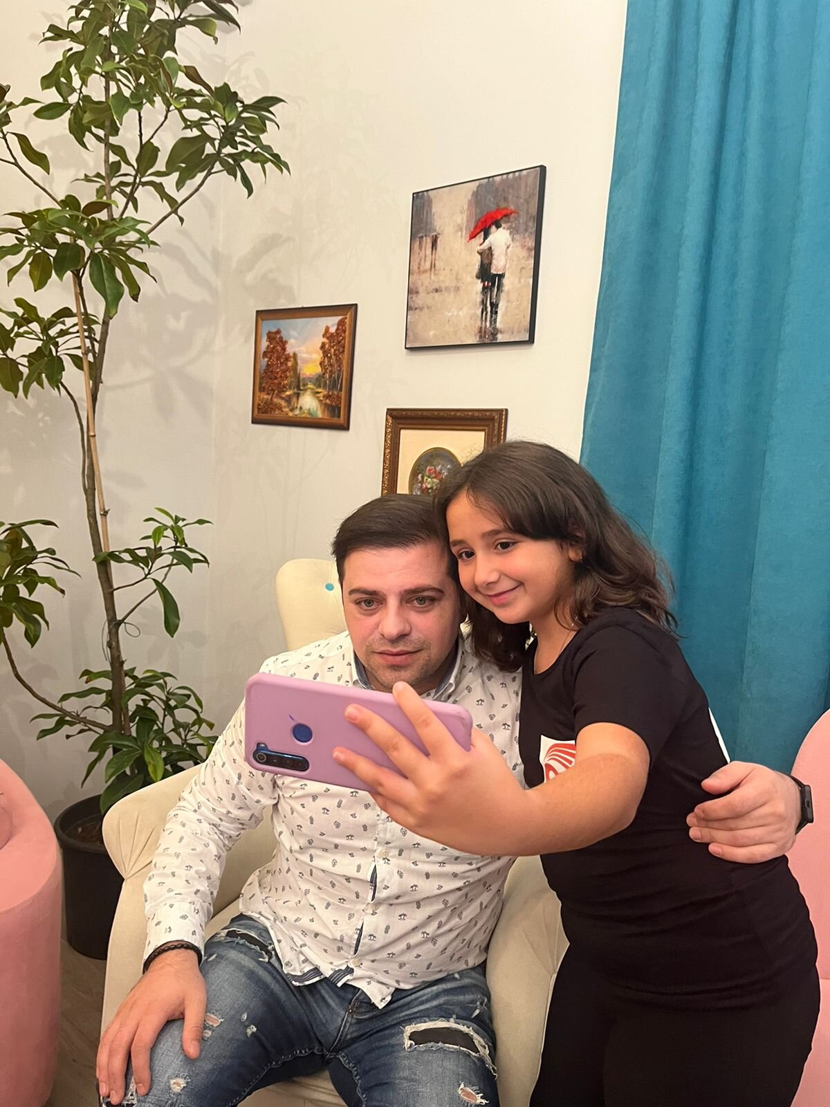 ცოტნე ანანიძე სატელევიზიო სკოლა-სტუდია „Number One“-ის აღსაზრდელებს შეხვდა