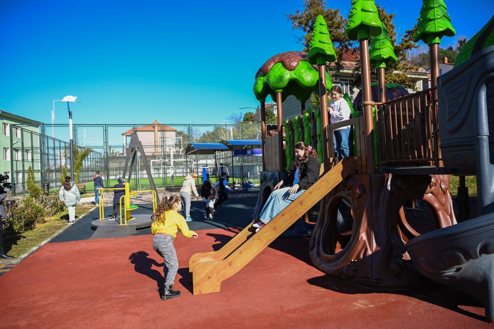 მარინე გვიანიძემ „თავისუფალ ჟურნალისტთა სახლის“ ბაზაზე არსებული ახალგაზრდული ცენტრის წარმომადგენლებს უმასპინძლა