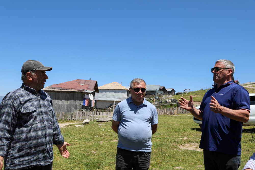 ვახტანგ ბერიძე ნაჩადრევსა და ბეშუმში მემთეურებს შეხვდა