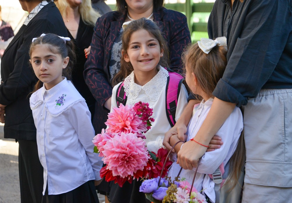  დავით გაბაიძემ მოსწავლეებს განახლებულ სკოლაში სწავლის დაწყება მიულოცა