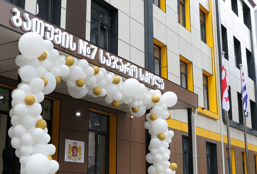 საქართველოს პრემიერ-მინისტრმა ირაკლი კობახიძემ, ბათუმში, განახლებული მე-7 საჯარო სკოლა დაათვალიერა