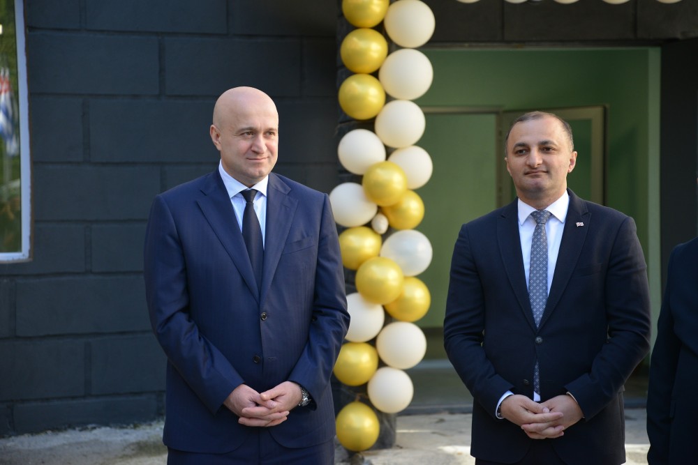  დავით გაბაიძემ მოსწავლეებს განახლებულ სკოლაში სწავლის დაწყება მიულოცა