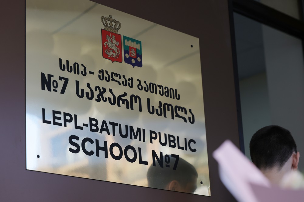 საქართველოს პრემიერ-მინისტრმა ირაკლი კობახიძემ, ბათუმში, განახლებული მე-7 საჯარო სკოლა დაათვალიერა