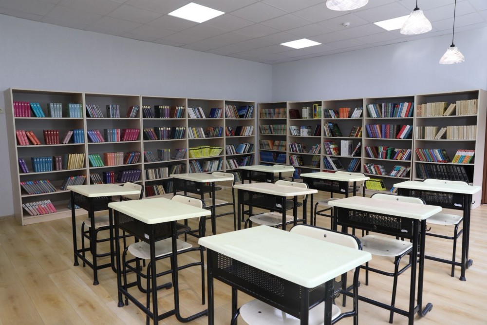  დავით გაბაიძემ მოსწავლეებს განახლებულ სკოლაში სწავლის დაწყება მიულოცა