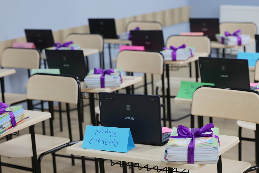 საქართველოს პრემიერ-მინისტრმა ირაკლი კობახიძემ, ბათუმში, განახლებული მე-7 საჯარო სკოლა დაათვალიერა