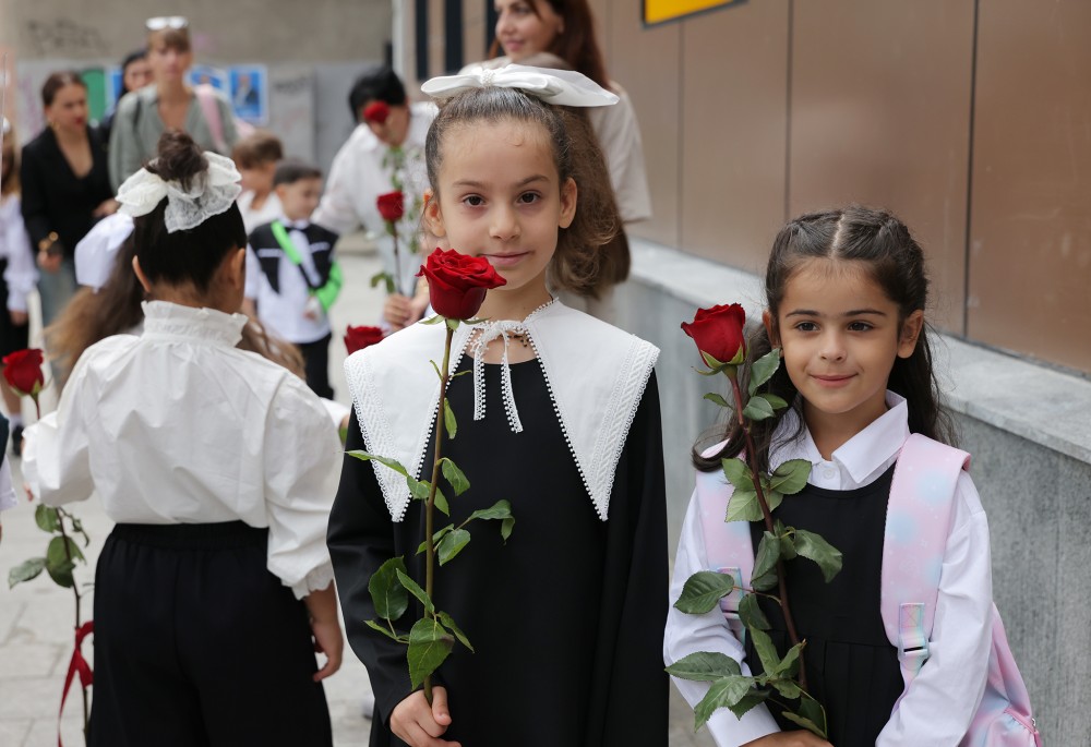 საქართველოს პრემიერ-მინისტრმა ირაკლი კობახიძემ, ბათუმში, განახლებული მე-7 საჯარო სკოლა დაათვალიერა