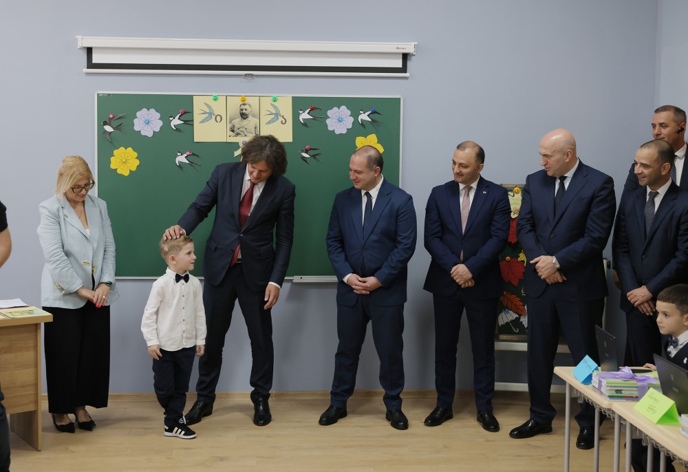 საქართველოს პრემიერ-მინისტრმა ირაკლი კობახიძემ, ბათუმში, განახლებული მე-7 საჯარო სკოლა დაათვალიერა