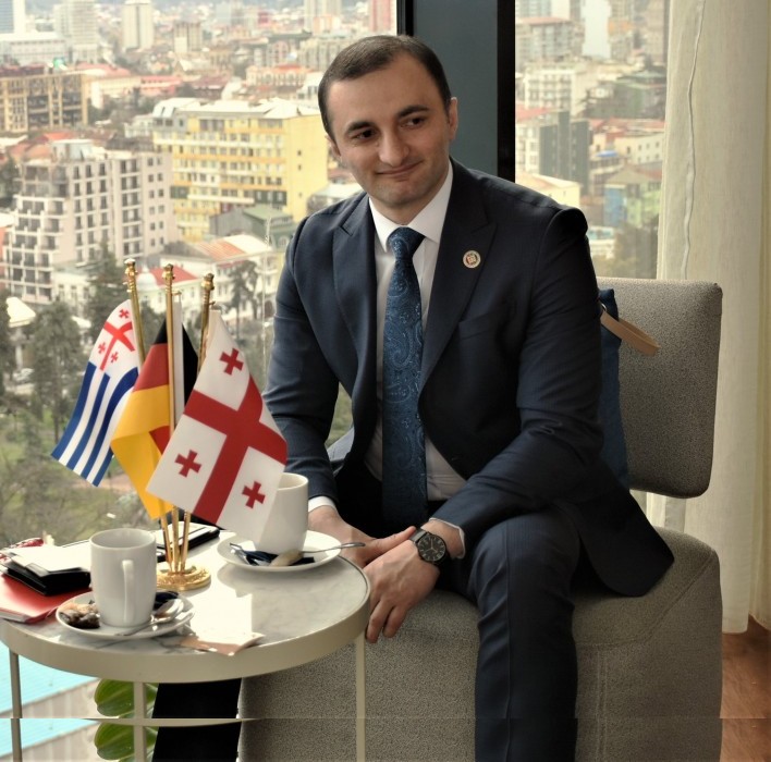 დავით გაბაიძე დაგმარ ჰიუგერს შეხვდა