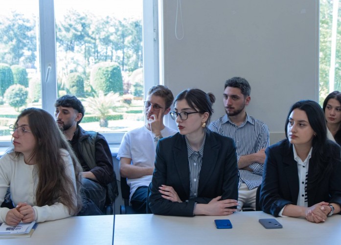 შეხვედრა განათლების საერთაშორისო ცენტრის აღმასრულებელ დირექტორთან