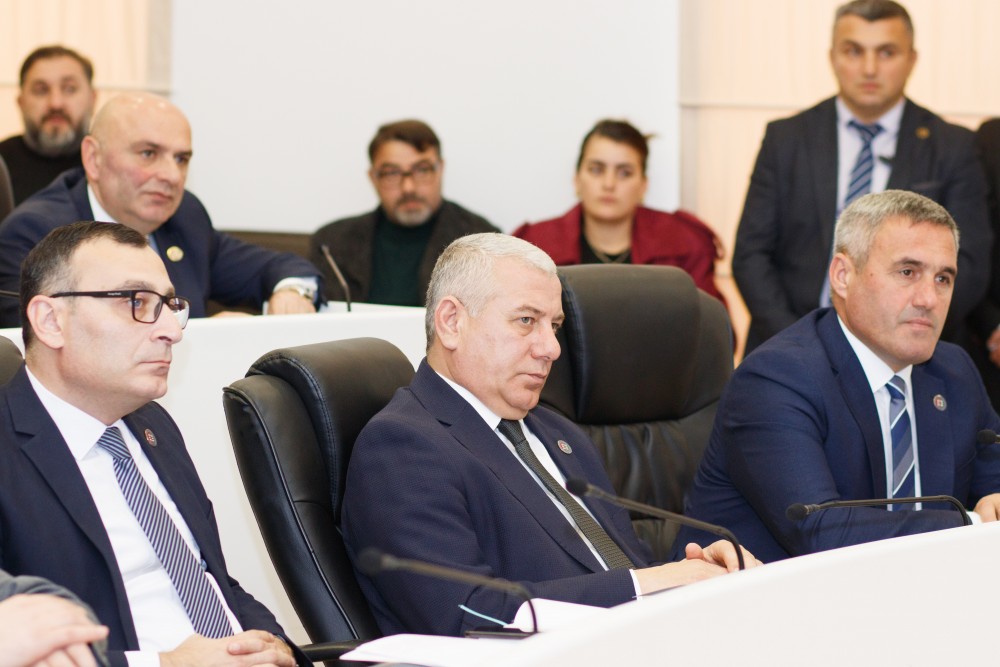 ახალარჩეული უმაღლესი საბჭოს პირველი სხდომა გაიმართა