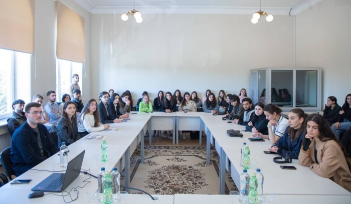 შეხვედრა განათლების საერთაშორისო ცენტრის აღმასრულებელ დირექტორთან