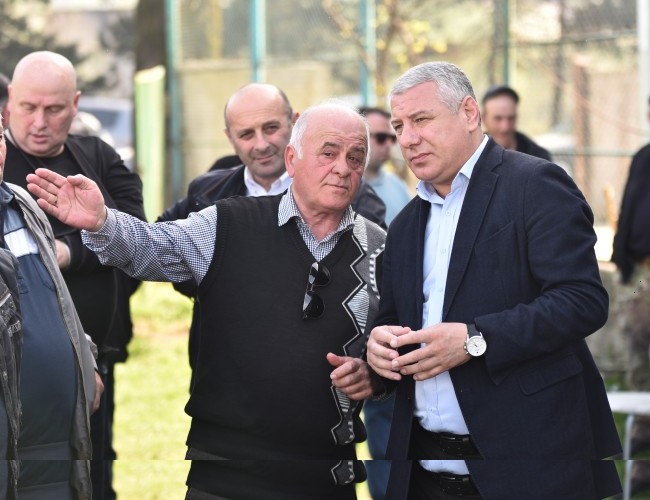 ფრიდონ ფუტკარაძე სოფელ ჭარნალის მოსახლეობასთან შეხვედრაზე