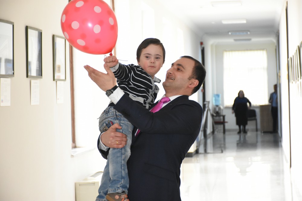 „არავინ დატოვო შენს მიღმა“