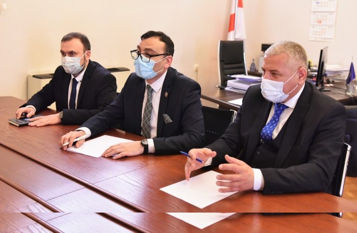 ტიტე აროშიძე და ფრიდონ ფუტკარაძე საქართველოს პარლამენტში