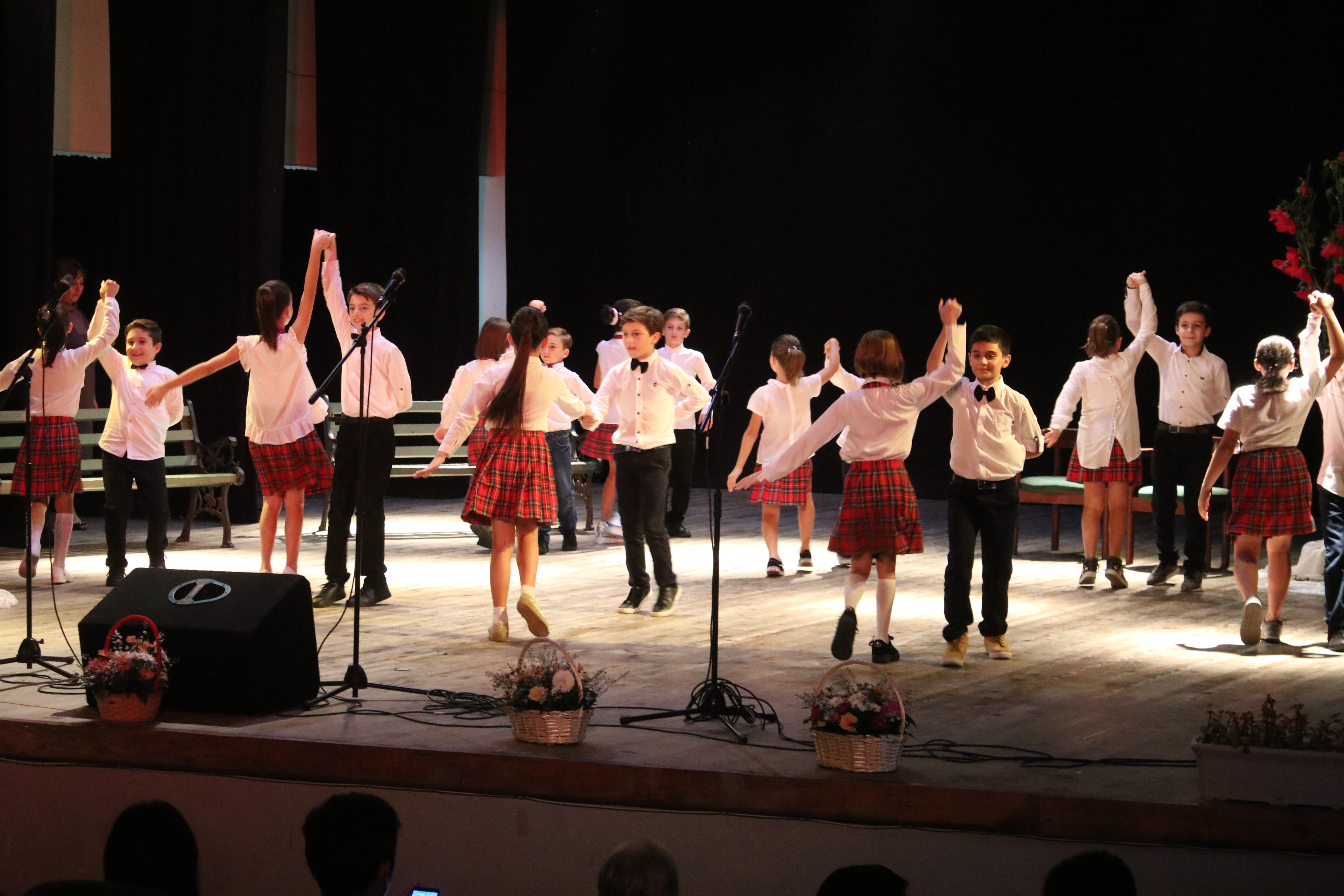 პედაგოგებს პროფესიული დღესასწაული მიულოცეს