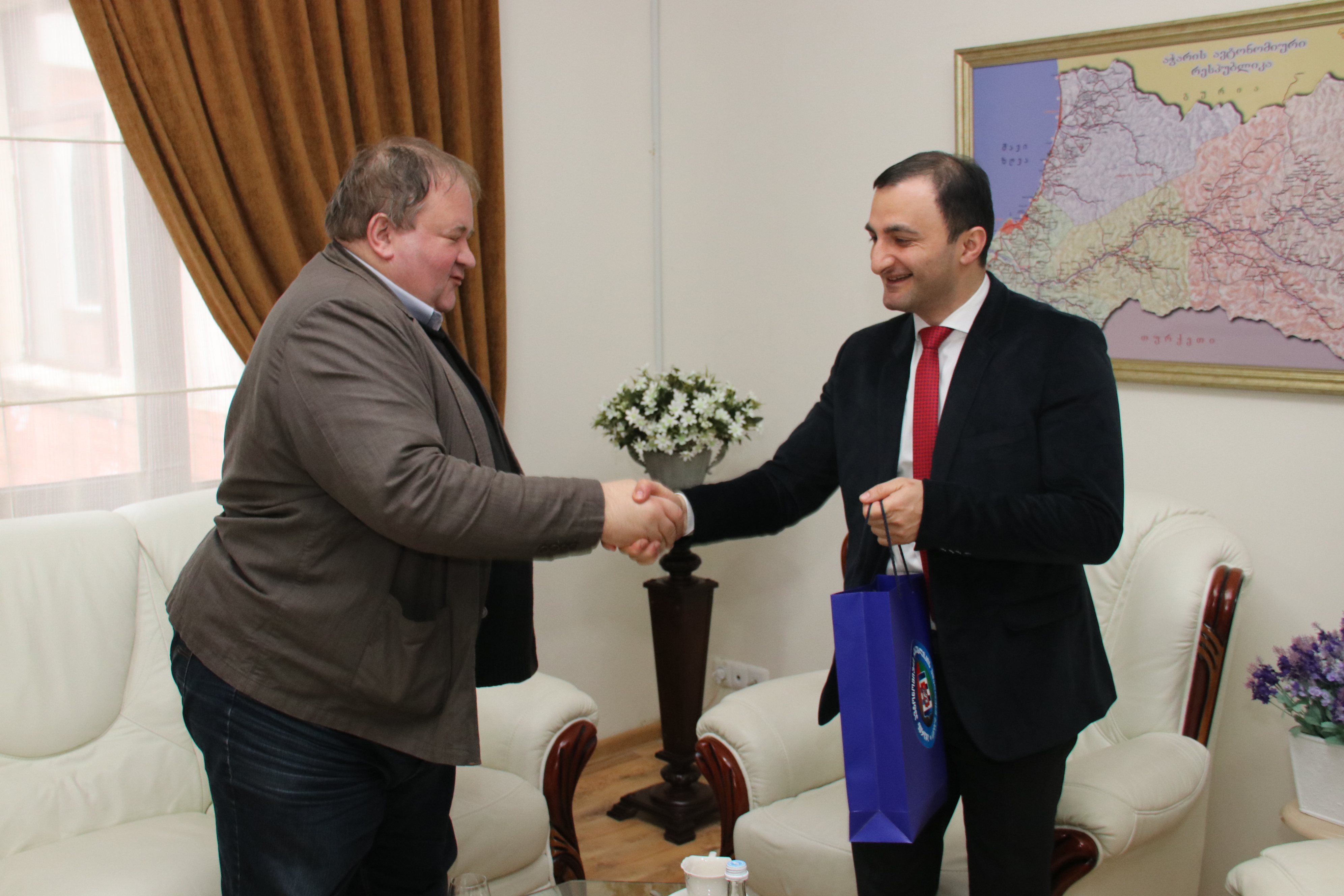 დავით გაბაიძემ მიშელ იანოვსკის უმასპინძლა