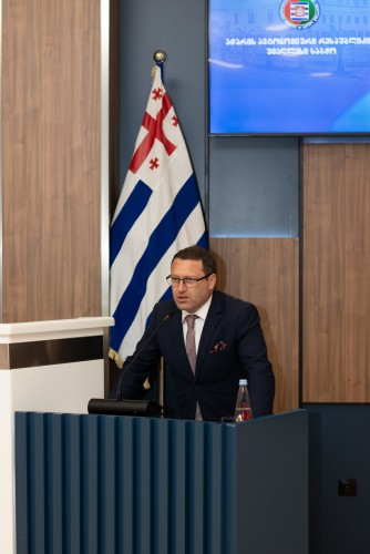 უმაღლეს საბჭოში აჭარის მთავრობის თავმჯდომარეს მოუსმინეს