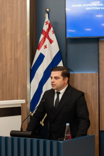 უმაღლეს საბჭოში აჭარის მთავრობის თავმჯდომარეს მოუსმინეს