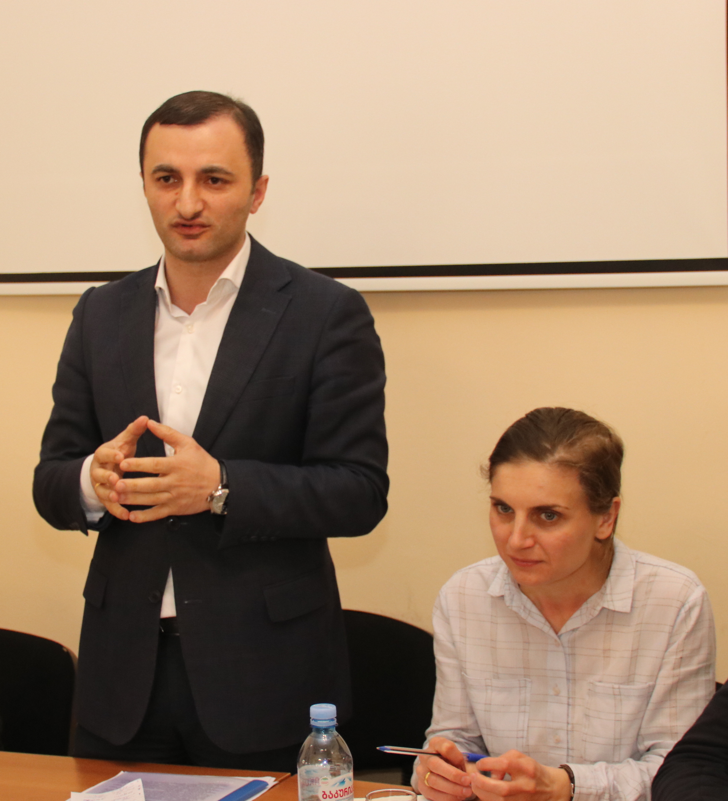 საკონსტიტუციო ცვლილებების განხილვა