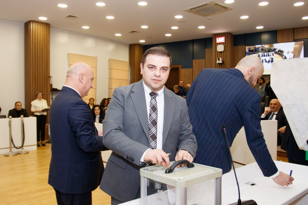 ახალარჩეული უმაღლესი საბჭოს პირველი სხდომა გაიმართა