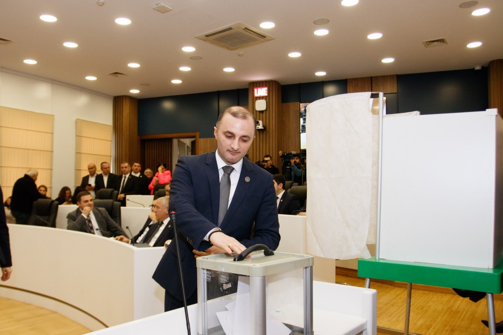 ახალარჩეული უმაღლესი საბჭოს პირველი სხდომა გაიმართა