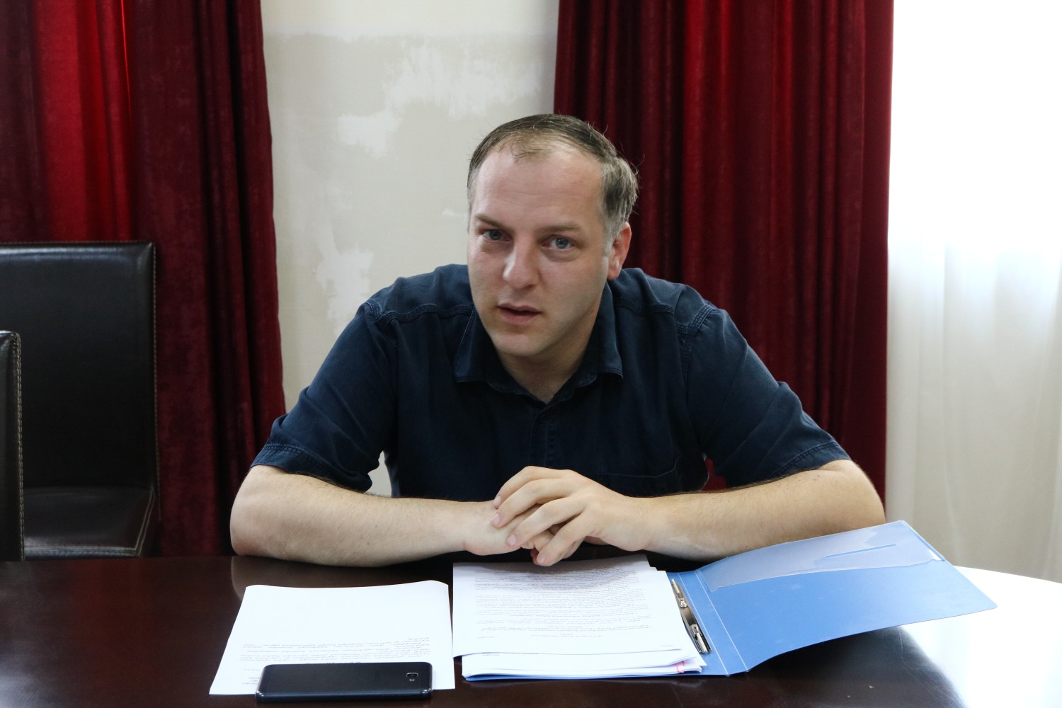 კომისია ბიუროს წინადადებით მიმართავს