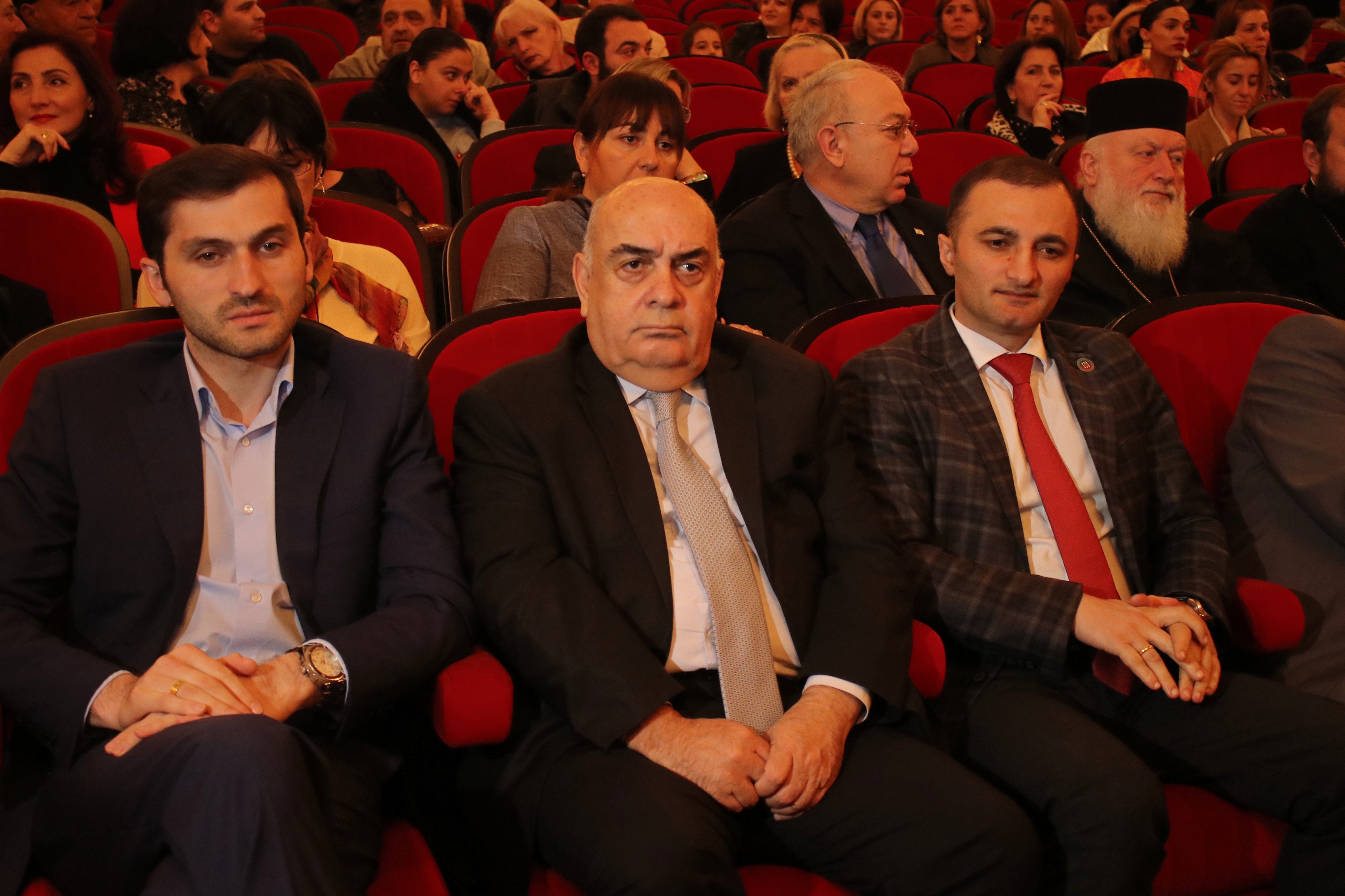 „აფხაზეთო, მე უშენოდ მზეც ობოლი მგონია“