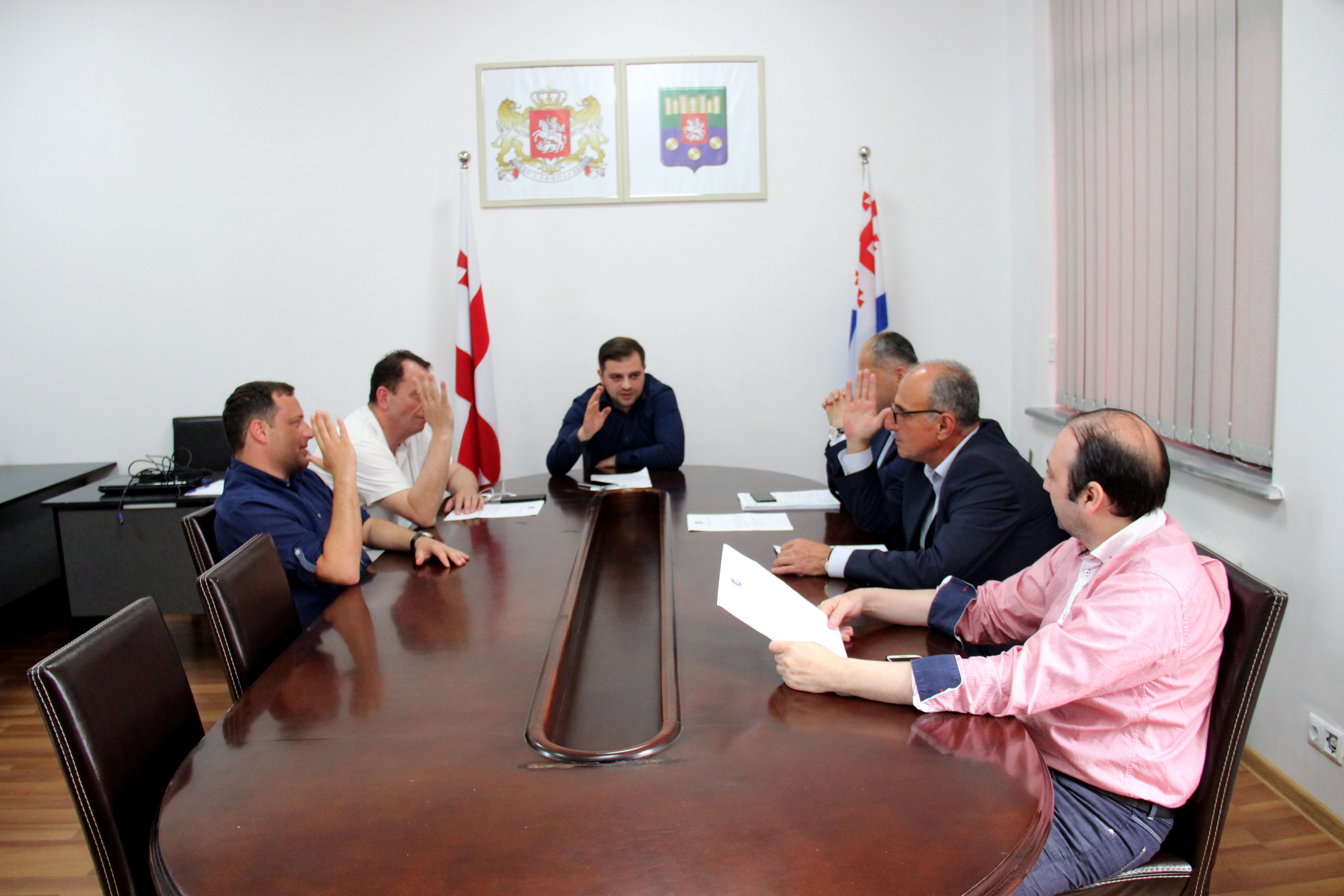 კომისიამ მინისტრის ანგარიში ცნობად მიიღო