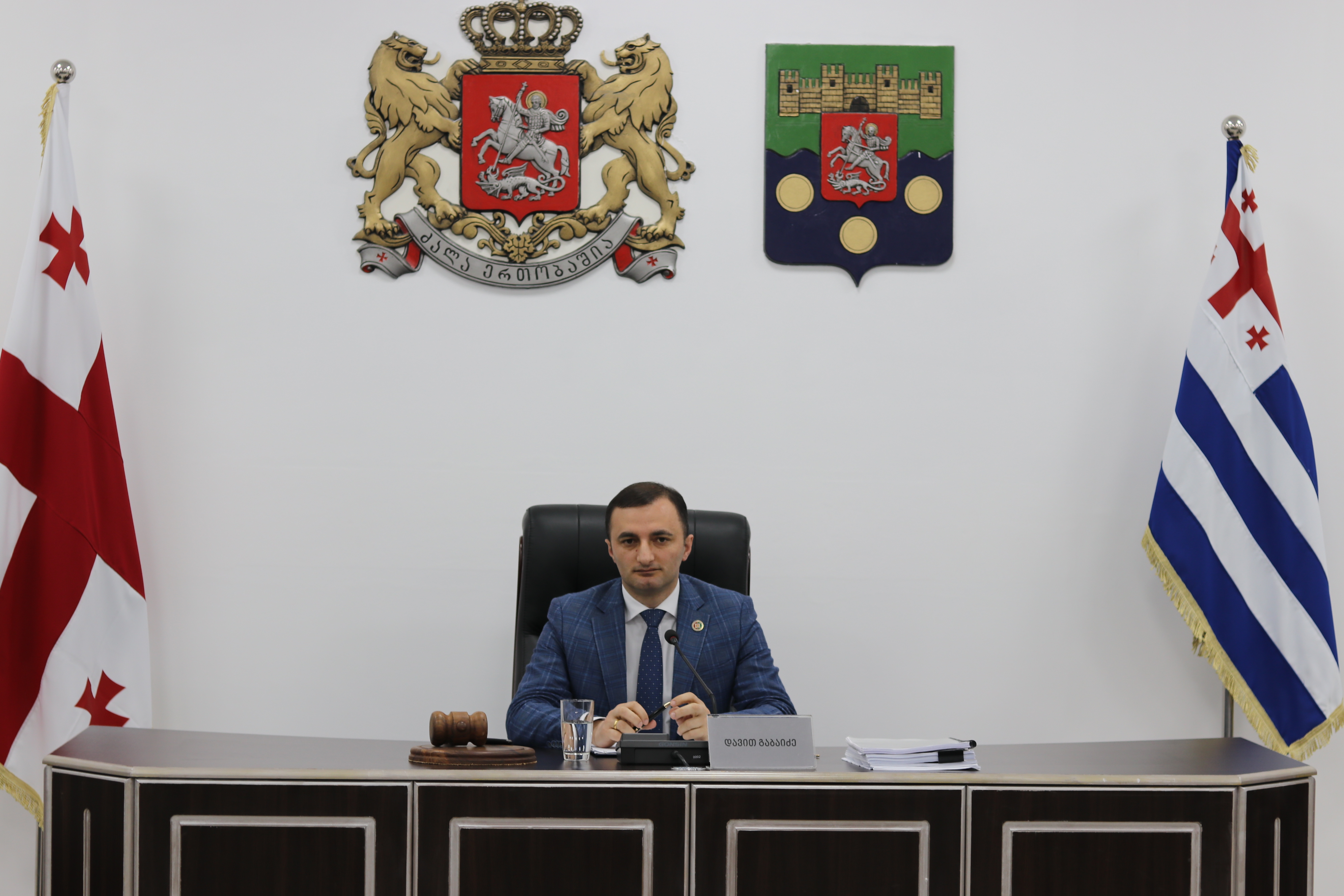 პლენარულ სხდომაზე ექვსი საკითხი განიხილეს