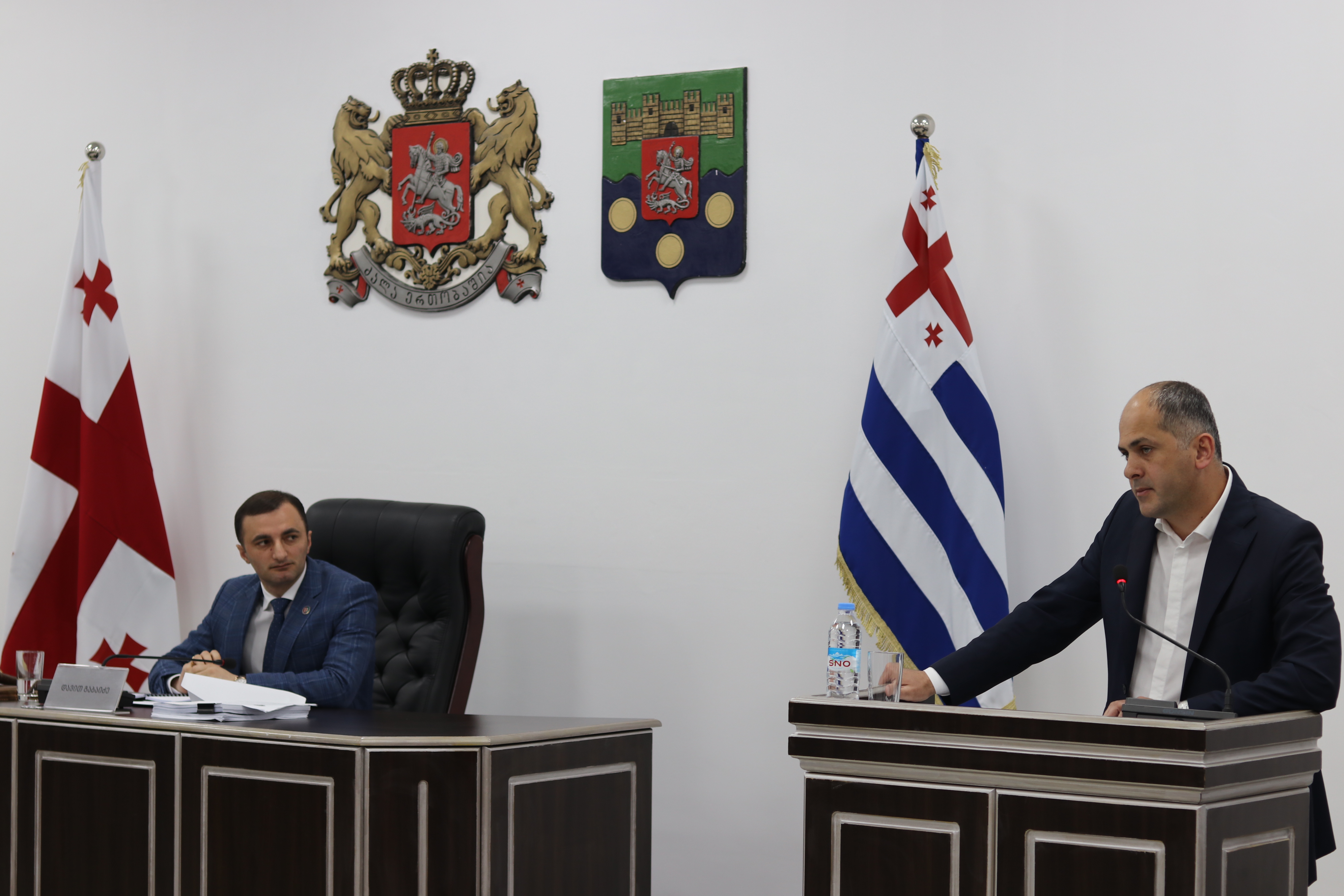  პლენარულ სხდომაზე მინისტრის ანგარიშს უსმენენ