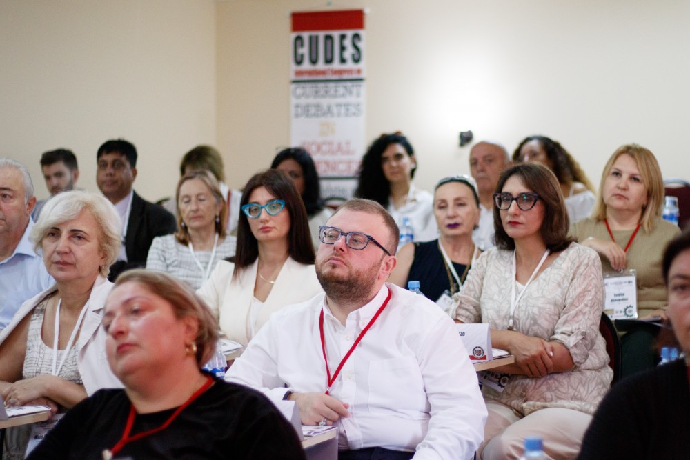 დავით გაბაიძე სოციალურ მეცნიერებებში დებატების თემაზე გამართულ მე-15 საერთაშორისო კონგრესში მონაწილეობდა