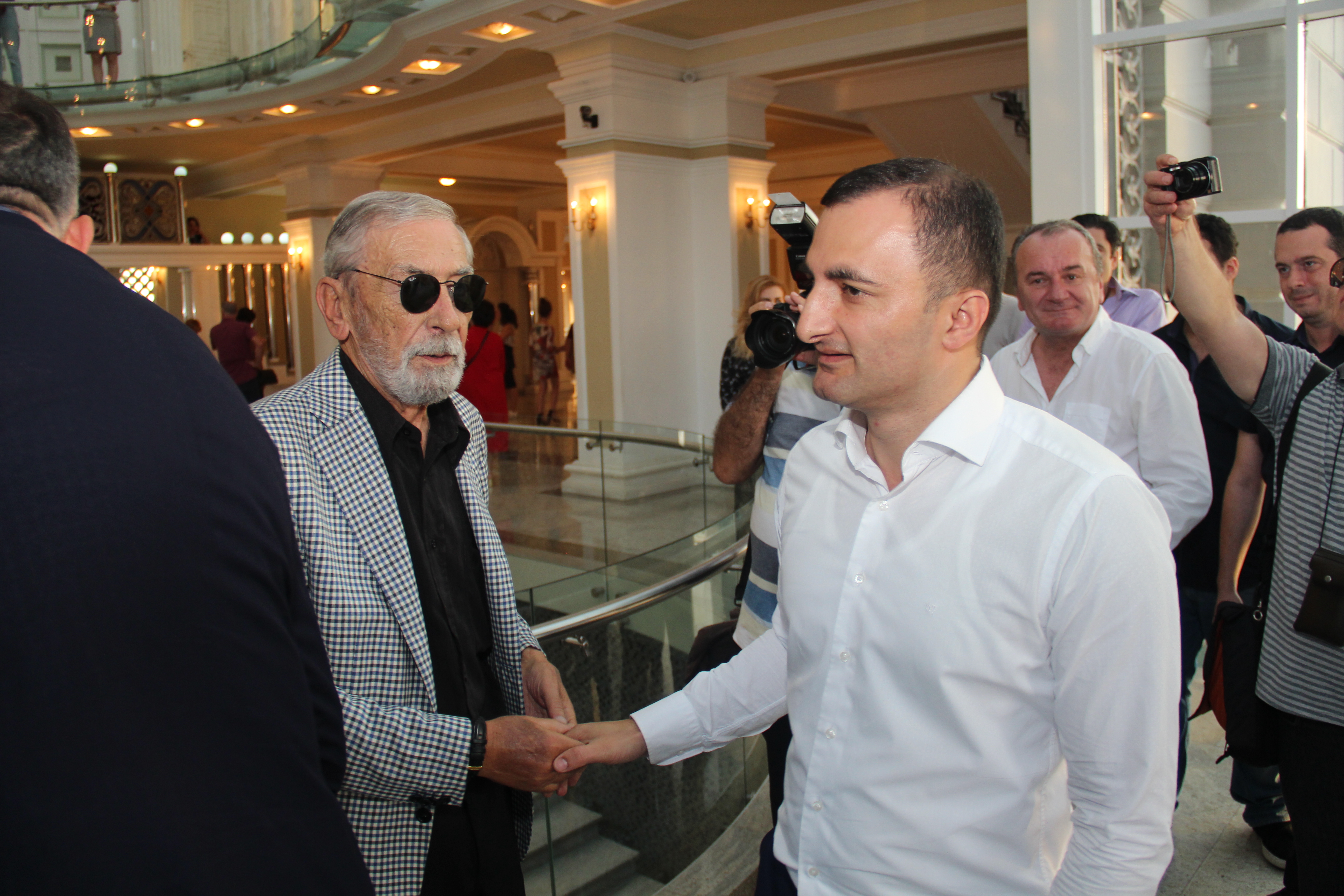 &nbsp;&nbsp;&nbsp;&nbsp;&nbsp;&nbsp;&nbsp;&nbsp;&nbsp;&nbsp;&nbsp; დავით გაბაიძე კინოფესტივალის გახსნის ცერემონიას დაესწრო