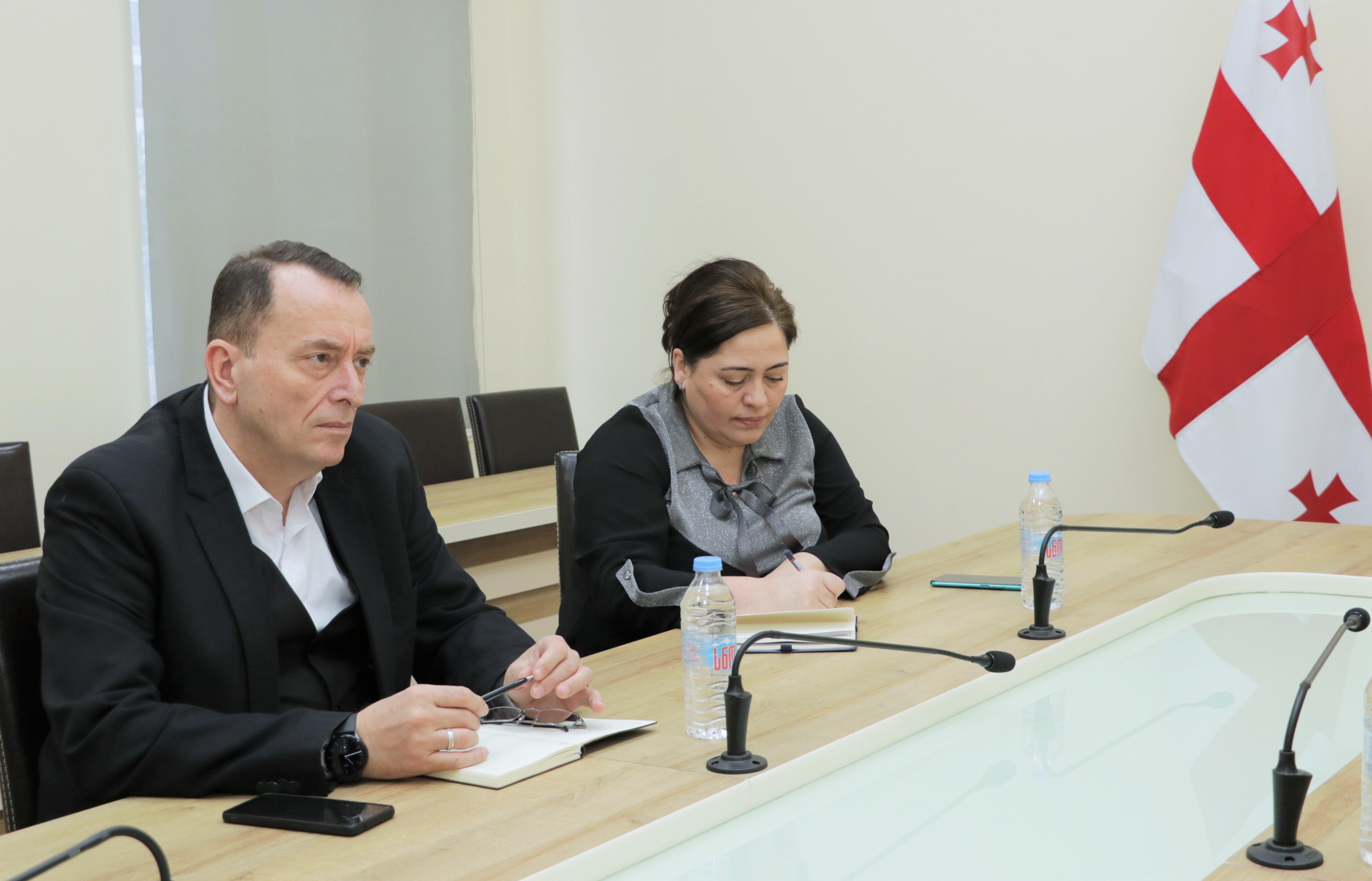 სამუშაო შეხვედრა აუტისტური სპექტრის მქონე ბავშვთა საჭიროებების შესახებ