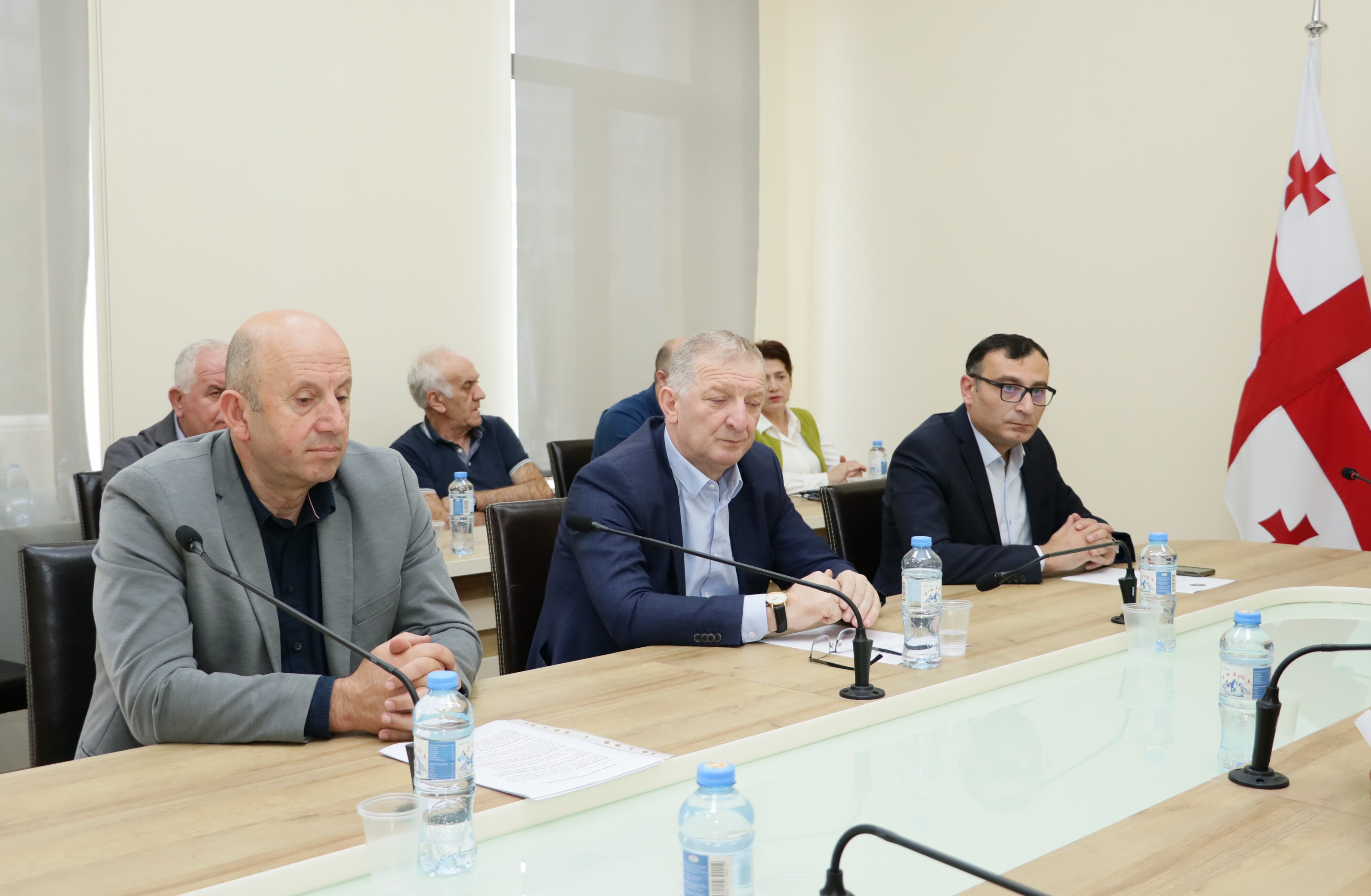 აგრარულ და გარემოს დაცვის საკითხთა კომიტეტის სხდომა