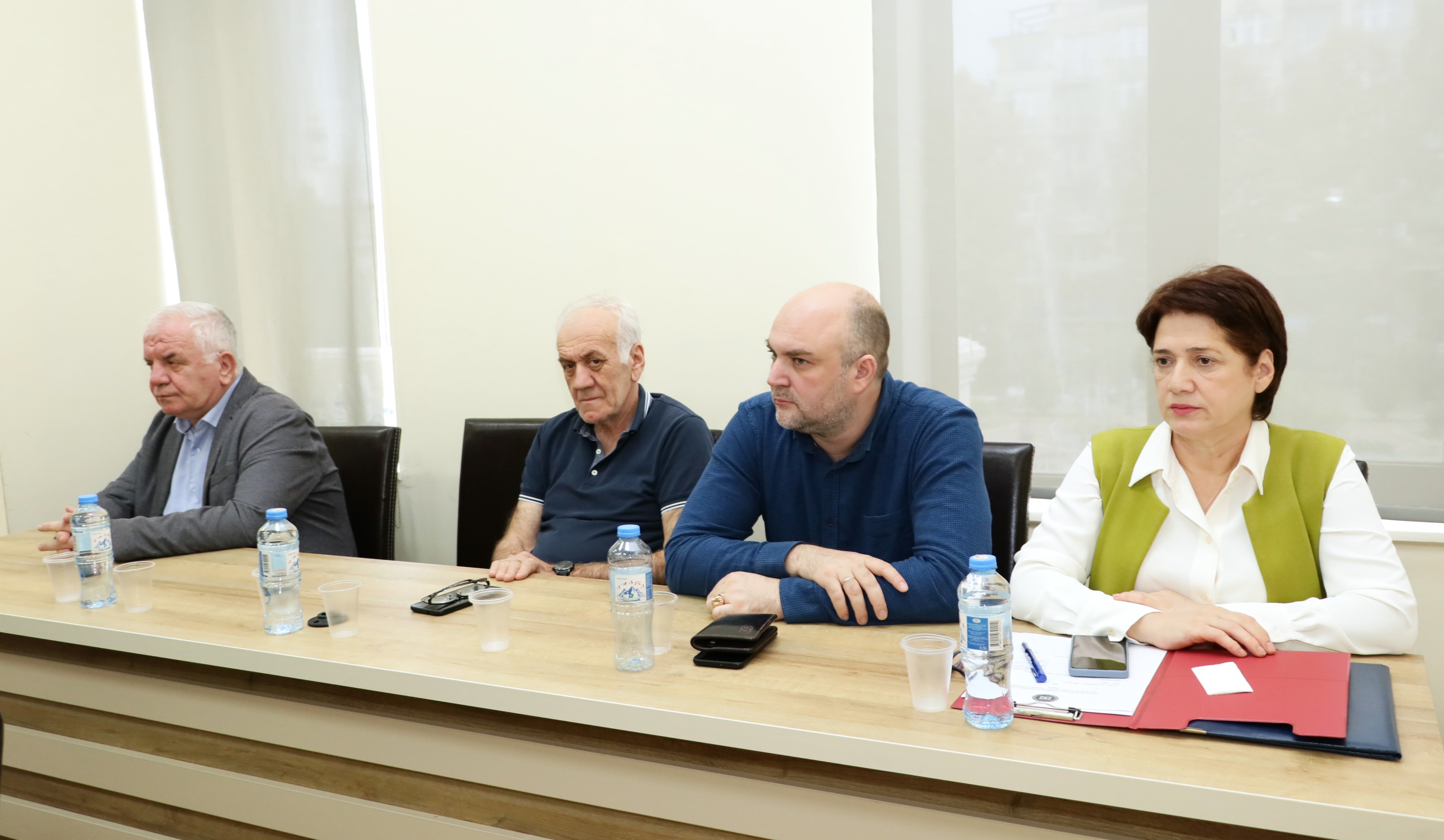 აგრარულ და გარემოს დაცვის საკითხთა კომიტეტის სხდომა