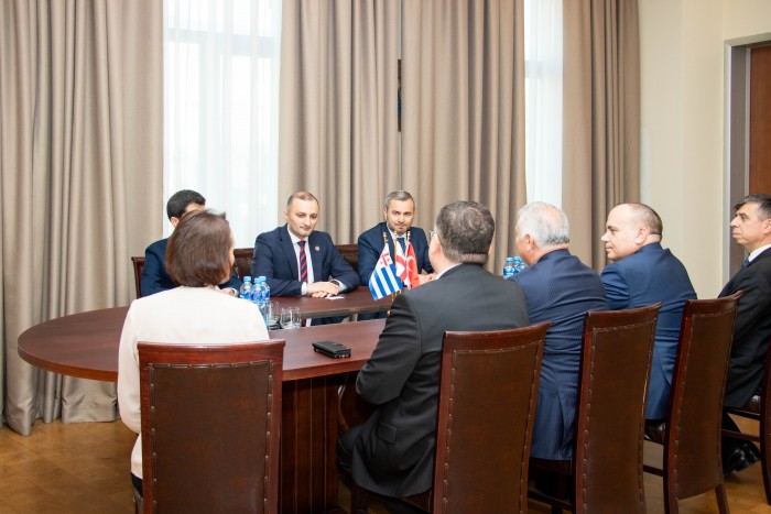 დავით გაბაიძემ, ტრაპიზონისა და ართვინის გუბერნატორებს - აზიზ ილდირიმს და ჯენგიზ უნსალთანს უმასპინძლა