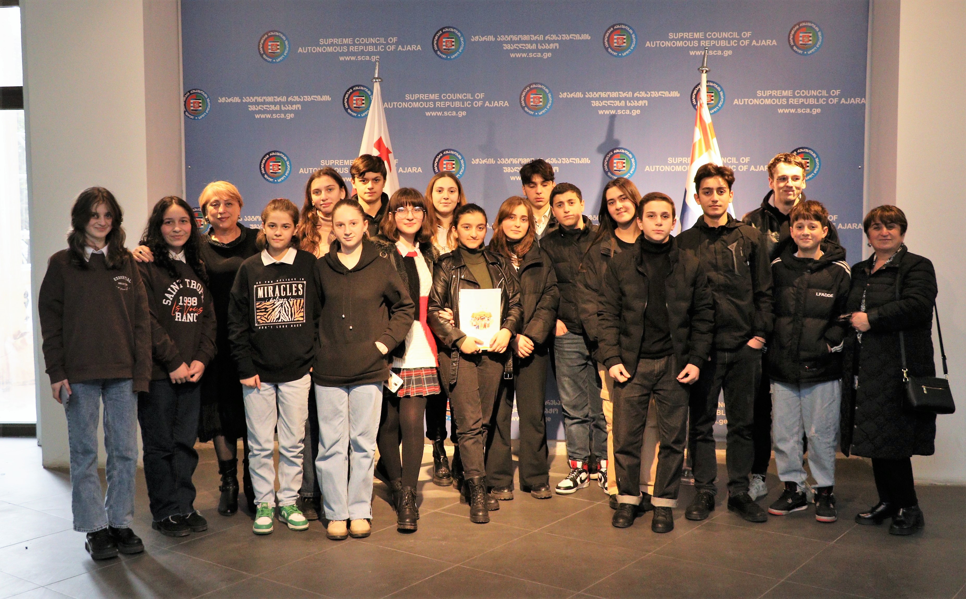 თხილნარის N1 საჯარო სკოლის მოსწავლეების ექსკურსია აჭარის უმაღლეს საბჭოში