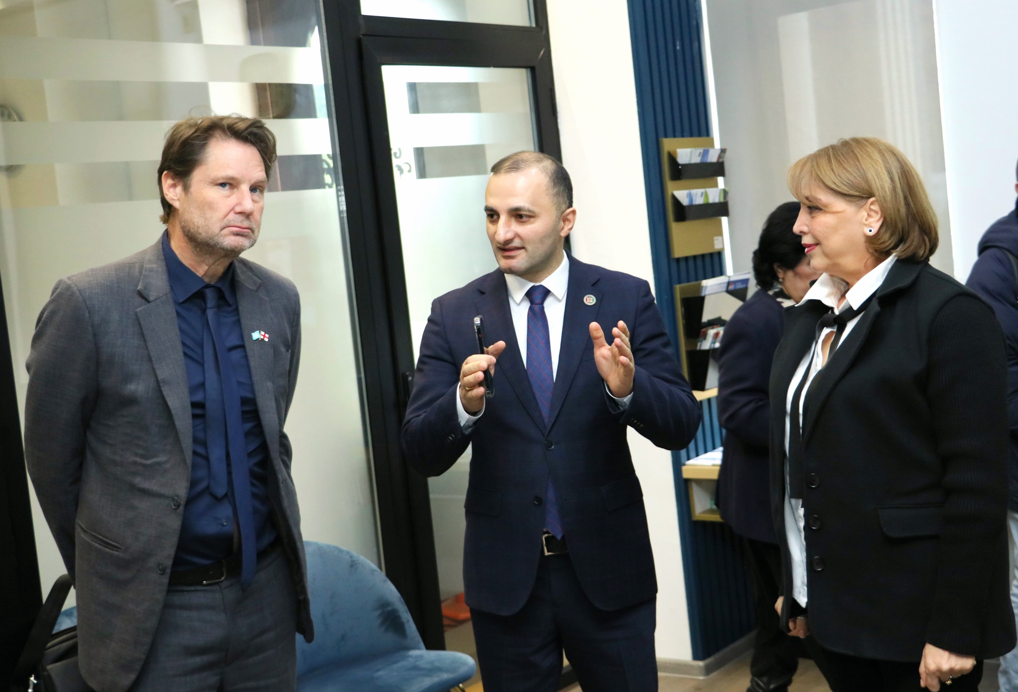 &nbsp;აჭარის უმაღლესი საბჭოს თავმჯდომარემ - დავით გაბაიძემ საქართველოში UNDP-ის მოქმედ ხელმძღვანელს - დაგლას უებს უმასპინძლა