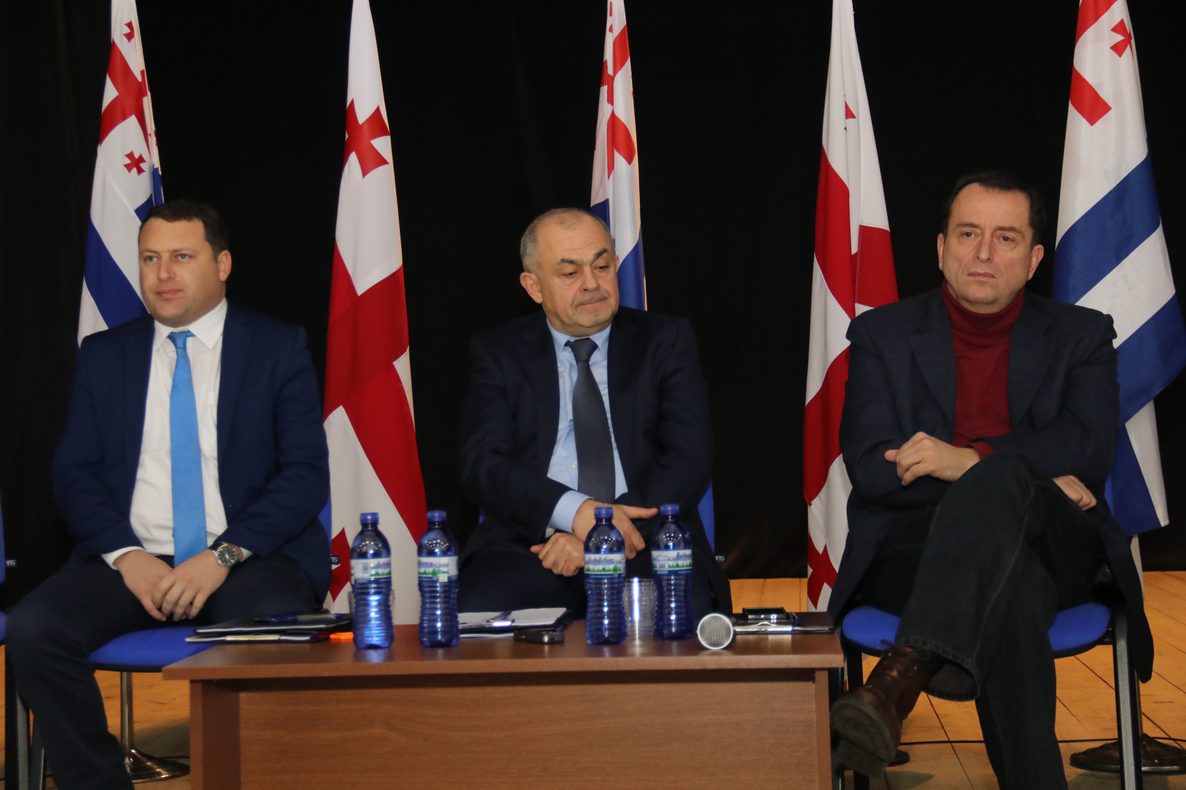 საკონსტიტუციო ცვლილებების განხილვა ხელვაჩაურში