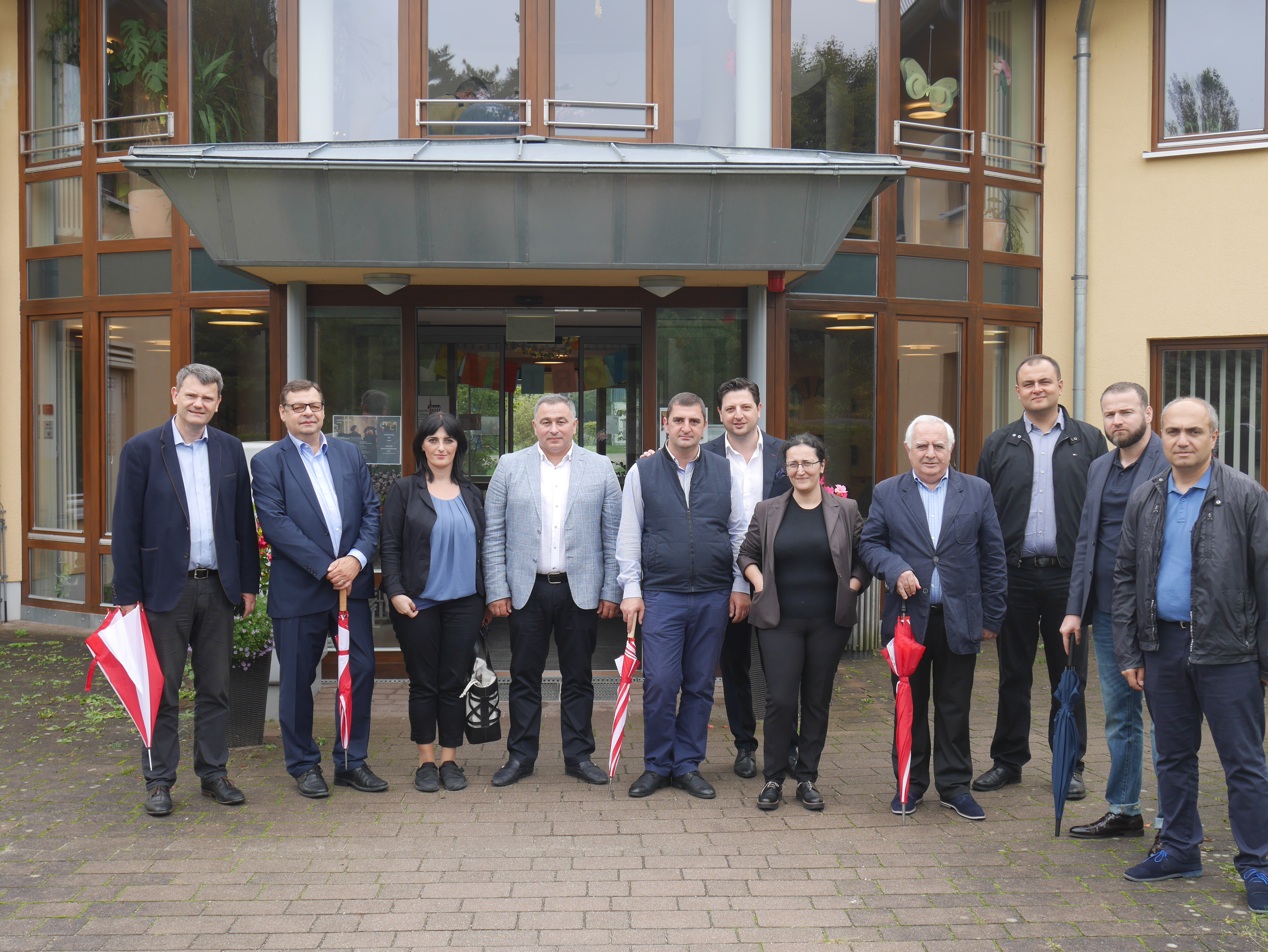 ვიზიტი გრძელდება