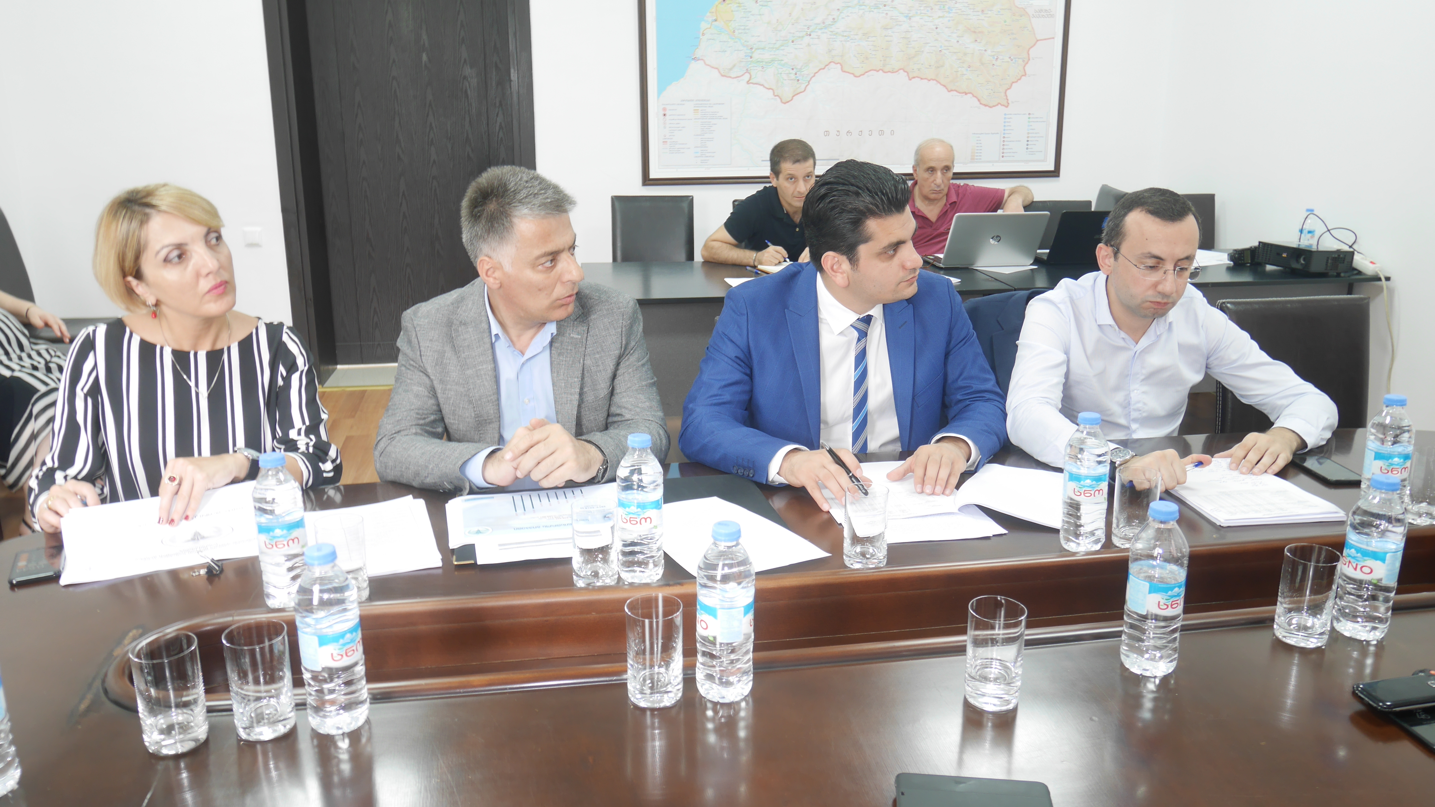 კანონმდებლებმა ორი კვარტლის ანგარიში მოისმინეს